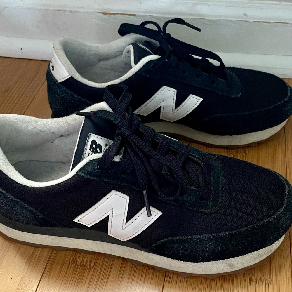 New Balance Women’s Black and White Sneakers, 6.5